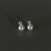 Load image into Gallery viewer, SAVOIE PEARL EARRINGS IN SILVER
