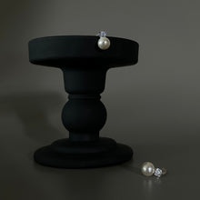 Load image into Gallery viewer, SAVOIE PEARL EARRINGS IN SILVER

